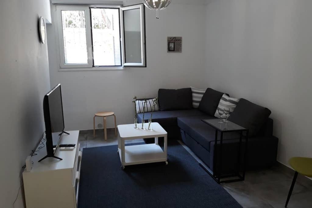Cozy Apartment For 4 In Kolonaki, Lycabettus アテネ エクステリア 写真