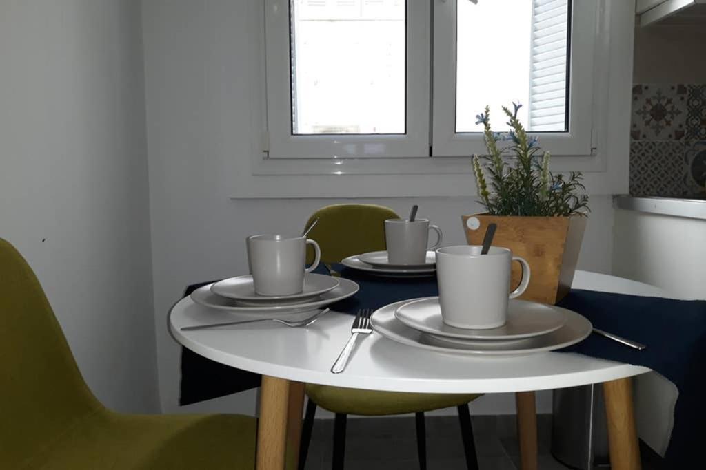 Cozy Apartment For 4 In Kolonaki, Lycabettus アテネ エクステリア 写真