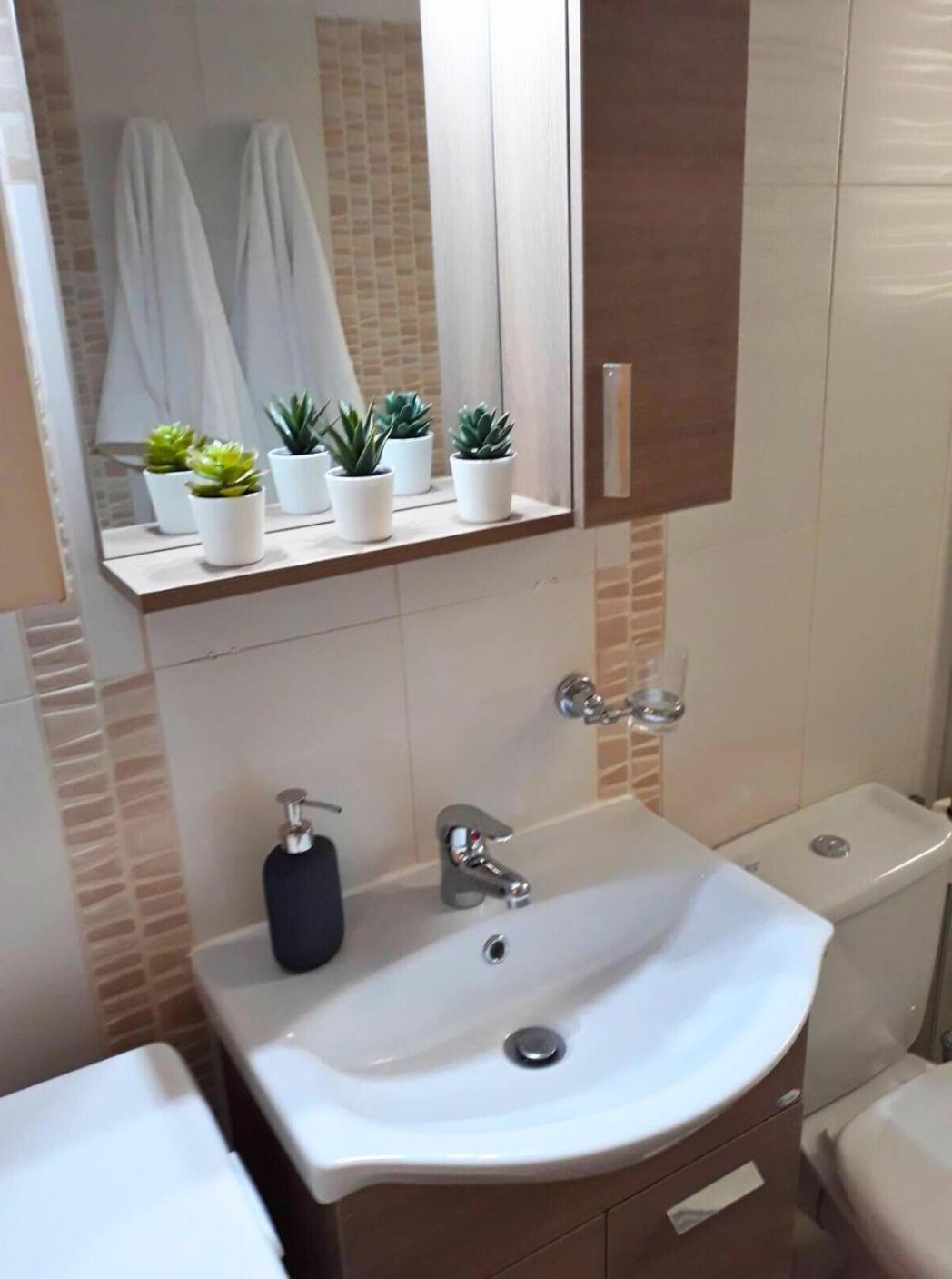 Cozy Apartment For 4 In Kolonaki, Lycabettus アテネ エクステリア 写真